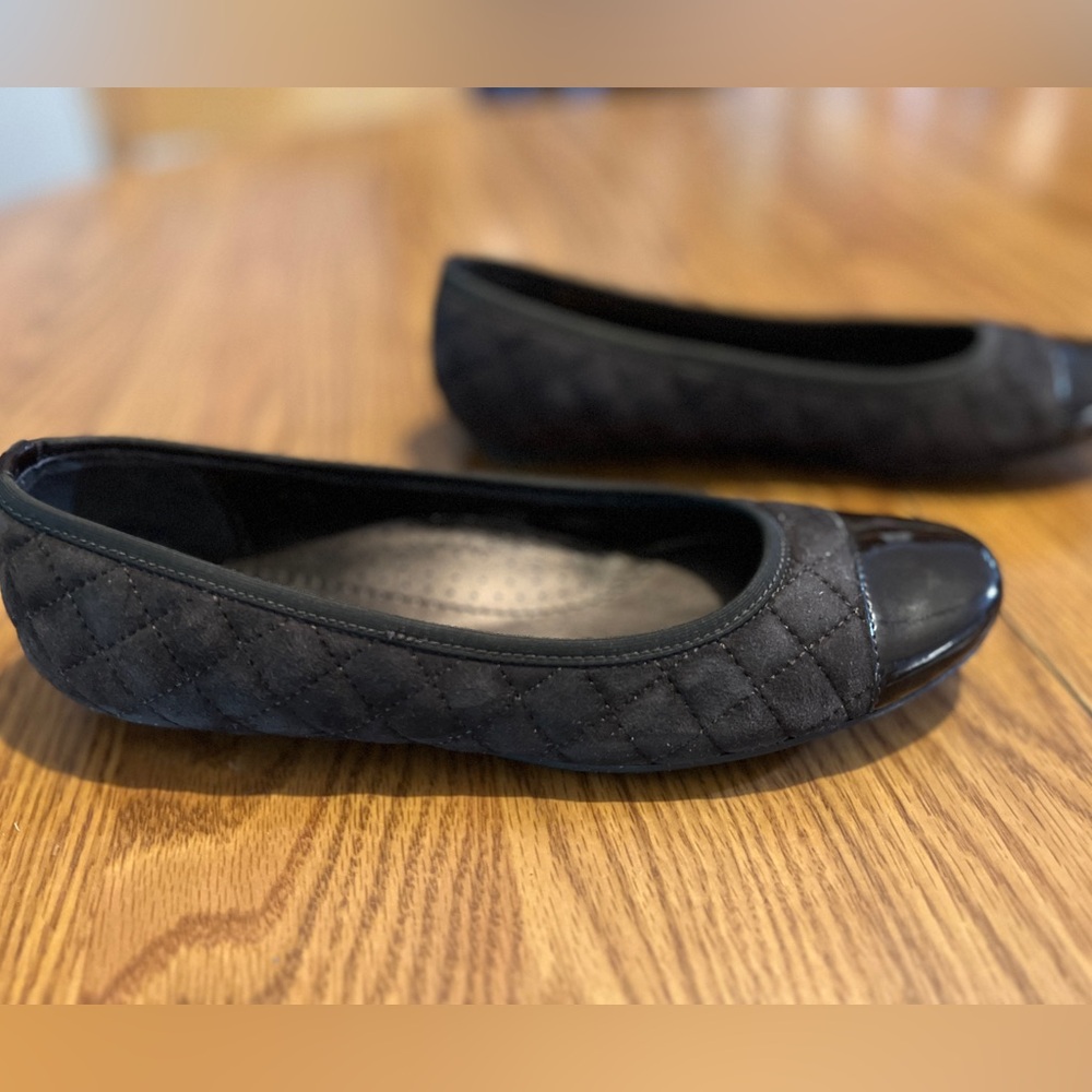 Neiman Marcus women’s 6.5 vintage flats